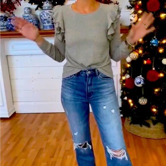 Soho Ruffle Top.  Boutique - Picture 2 of 4